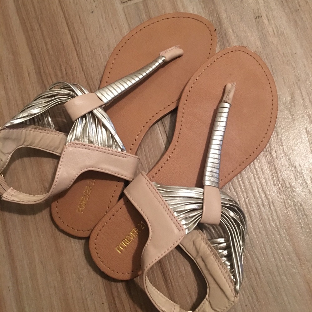 Flat sandals